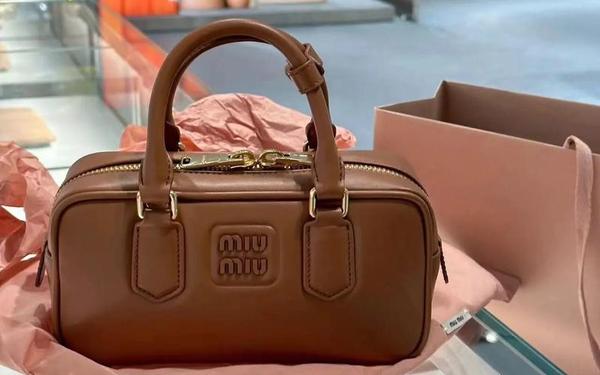 miumiu丝绒包—miumiu包什么档次