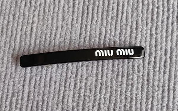 miumiu发夹价格;miumiu为什么那么贵