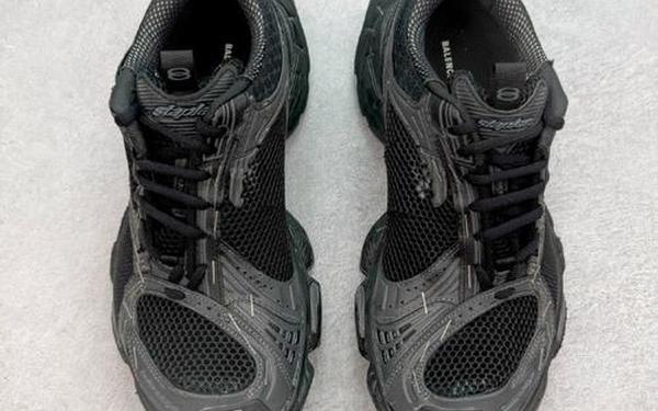 sneakers官网、sneaker圈是什么意思