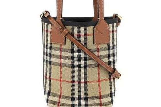 burberry女包,burberry是轻奢还是高奢