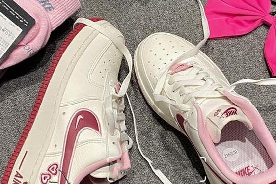 nike空军一号 耐克情人节限定