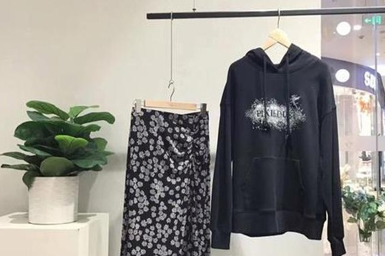lily女装门店_LILY女装是几线品牌