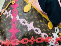 lv托特包新款_lv中号托特包价格