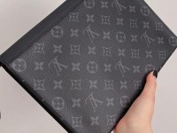 lv手拿包男士最新款,lv男士手拿包哪款经典