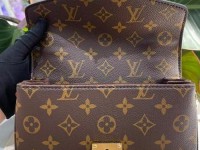 lv小邮差包;lv的邮差包图片
