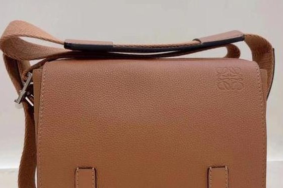 loewe体恤男款、loewe老款男包
