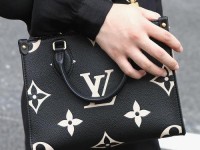 paris是什么牌子包_LV包上面有paris