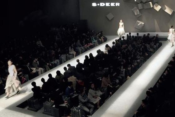 sdeer属于几线品牌(圣迪奥属于轻奢吗)