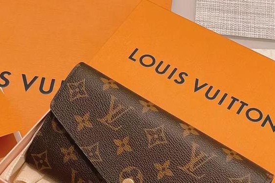 lv女钱包价格官网(LV女包多少钱)