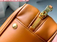 miumiu包真假—miumiu保龄球包真假鉴定图解