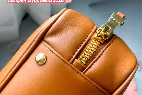 miumiu包真假—miumiu保龄球包真假鉴定图解