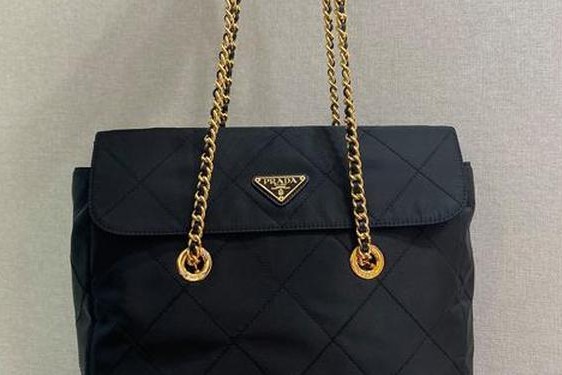 prada女包菱格(prada包)