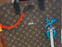 lv限量版衣服(全球限量版lv包包)