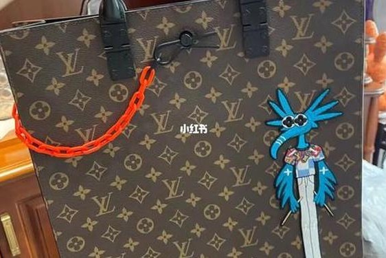 lv限量版衣服(全球限量版lv包包)