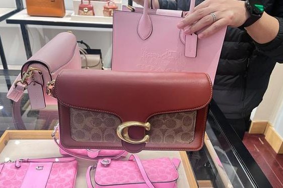 mcm和蔻驰是一个档次么,蔻驰是哪个国家的品牌包
