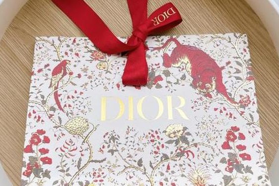 dior化妆品礼盒(dior化妆品多少钱一套)
