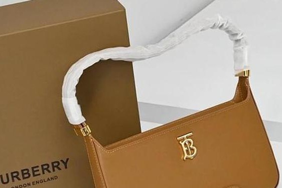 burberry腋下包(burberry官网)