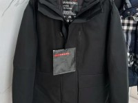 prada衣服多少钱一件 普拉达上衣价格图片